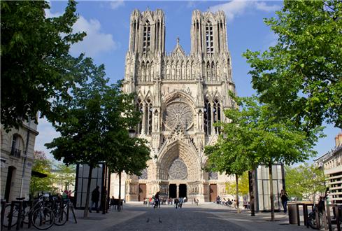 랭스 대성당 또는 노트르담 드 랭스 주교좌 성당(프랑스어: Cathédrale Notre-Dame de Reims, 영어: Reims Cathedral) 전경