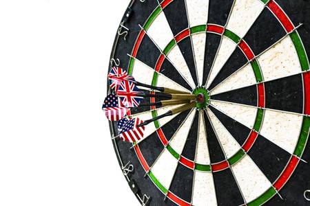 출처: https://www.123rf.com/photo_94399252_metal-darts-have-hit-the-red-bullseye-on-a-dart-board-darts-game-darts-arrow-in-the-target-center-da.html