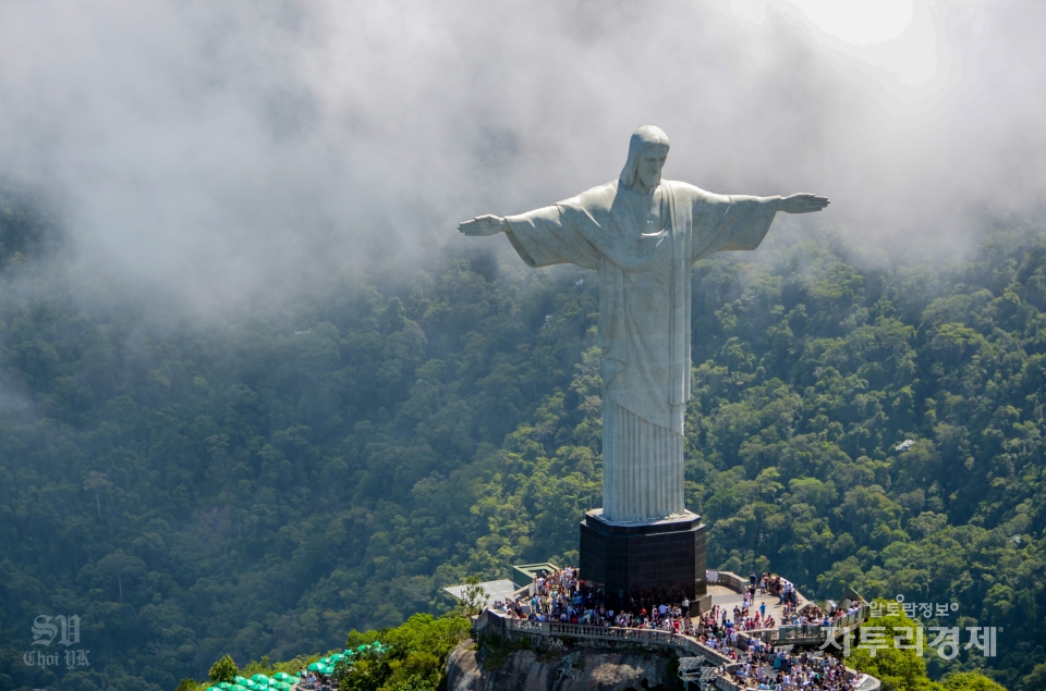 히우 지 자네이루(Rio de Janerio)의 예수 그리스도 상. Photo by 최영규(항공사진)
