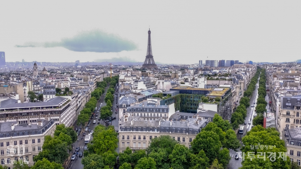 개선문 전망대에서  에펠탑 방향을보는 주위 풍경. Photo by 최영규