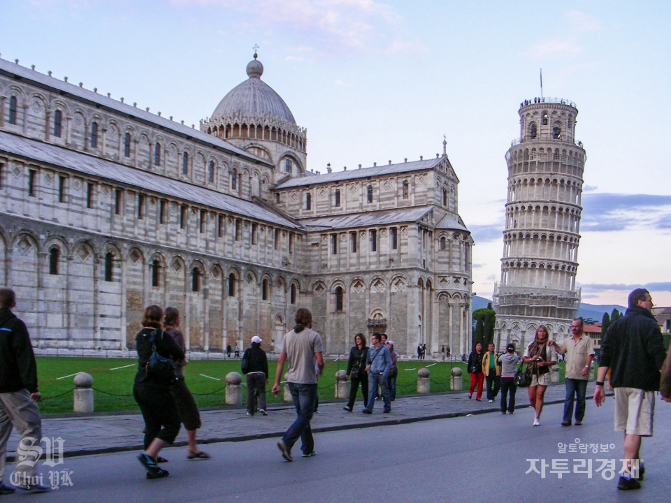 피사의 사탑(Torre di Pisa).    Photo by 최영규