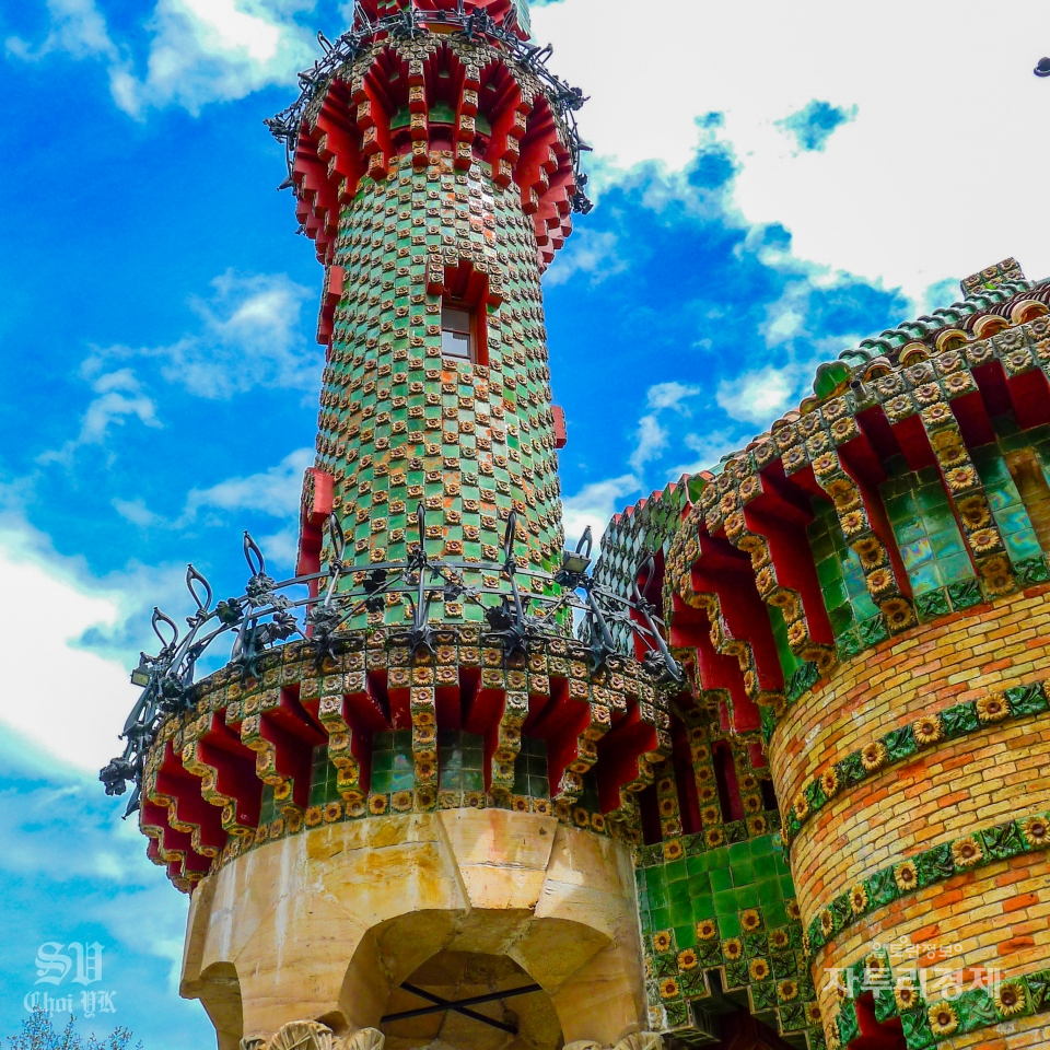 엘 카프리쵸 데 가우디(El Capricho de Gaudi). Photo by 최영규