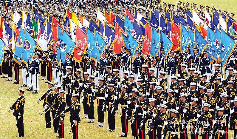 건군61주년 국군의 날 행사. 사진; Wikimedia Commons