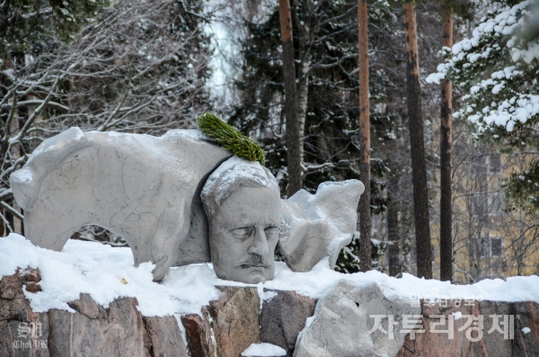 시벨리우스 공원(Sibelius Park)의 음악가 시벨리우스 동상.   Photo by 최영규