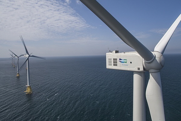 탐라해상풍력발전에 설치된 풍력발전기.사진=두산중공업