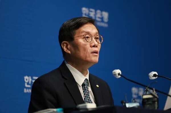 이창용 한국은행 총재가 11일 서울 중구 한국은행에서 열린 1월 금융통화위원회 금리 결정 관련 기자간담회에서 발언하고 있다.