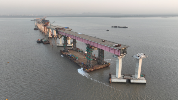 뭄바이 교량현장 최대 난코스 180m 강교(Steel Bridge, 약 2300톤) 설치. 사진=대우건설
