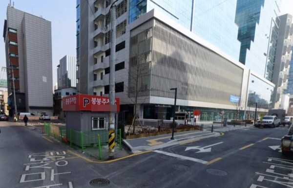 건물이 들어서기 전에는 주차장으로 사용이 됐던 곳이다.